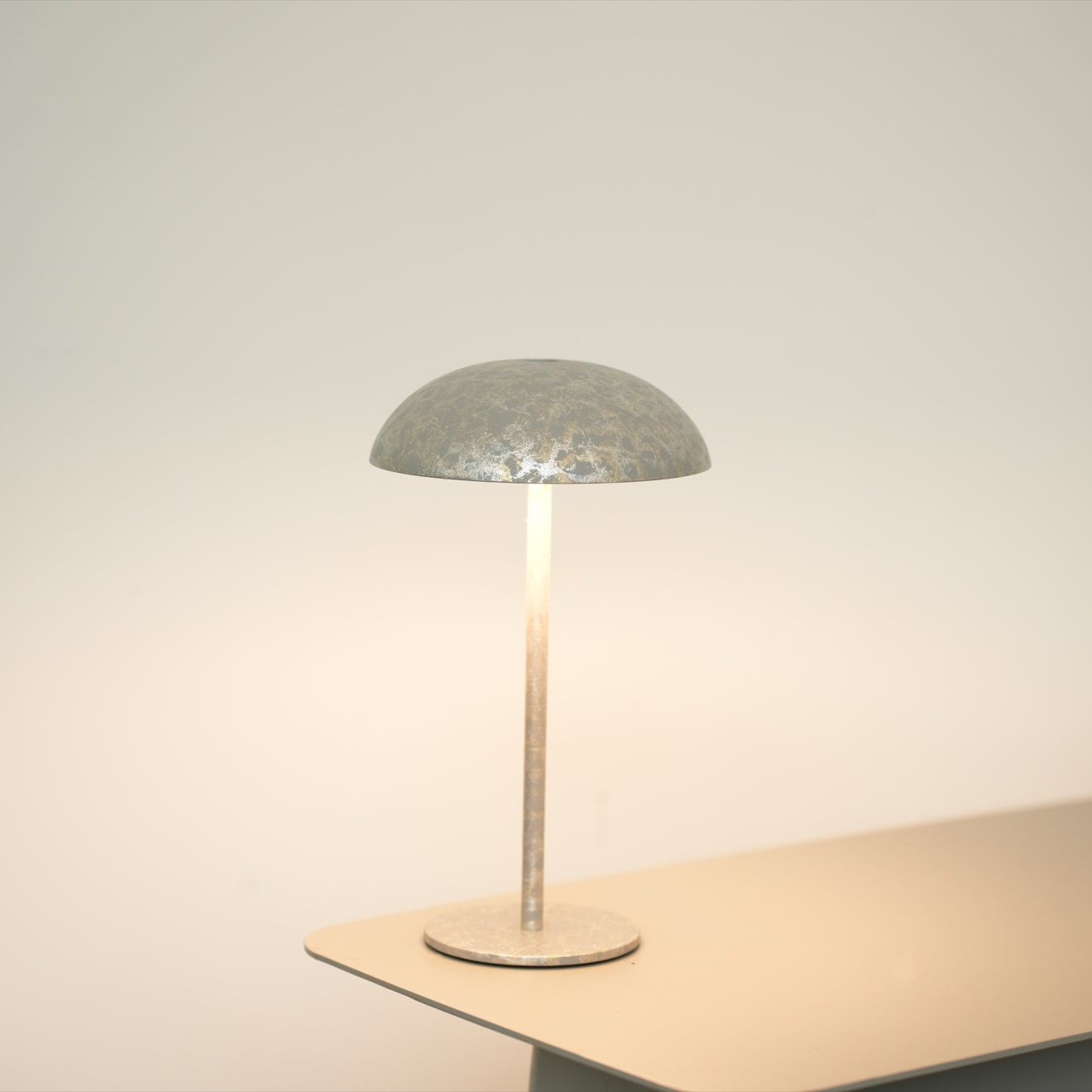 Metal Series Relax-W Table Lamp