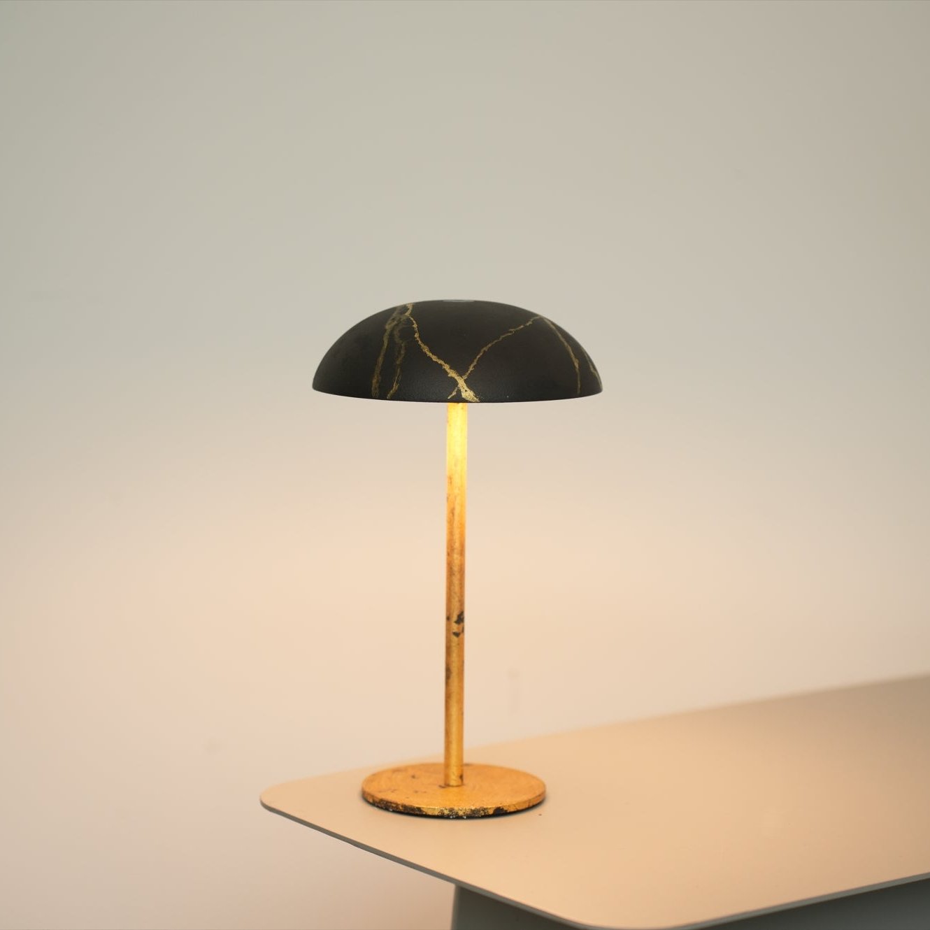 Metal Series Relax-W Table Lamp